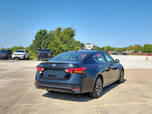 Used 2024 Nissan Altima 2.5 SV image 5