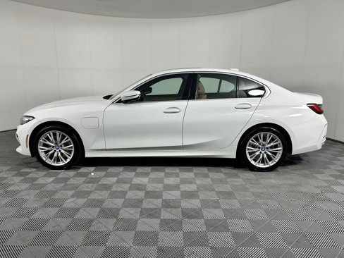 Used 2024 BMW 330e image 2
