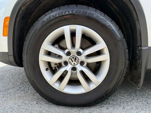 Used 2012 Volkswagen Tiguan S image 15