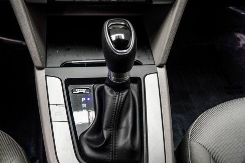 Used 2017 Hyundai Elantra SE image 18