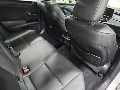 Used 2023 Lexus ES 300h w/ Premium Package image 11