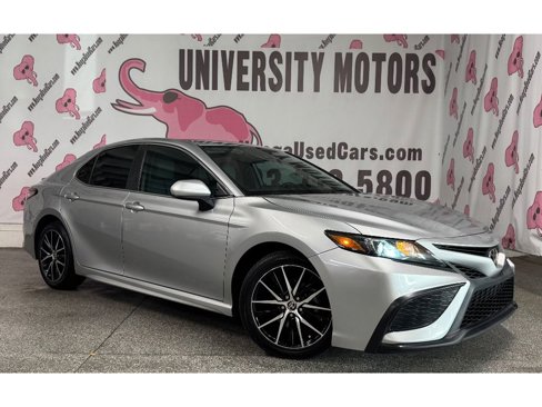Used 2021 Toyota Camry SE image 2