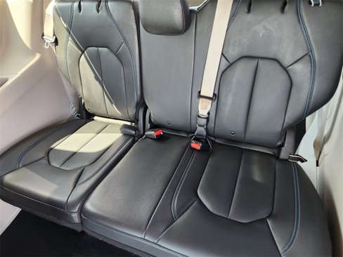 Used 2021 Chrysler Pacifica Touring-L w/ Uconnect Theater Family Group image 28