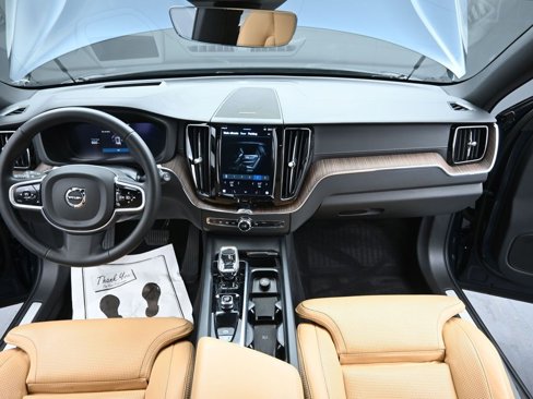 Certified 2023 Volvo XC60 B5 Ultimate w/ Climate Package image 22