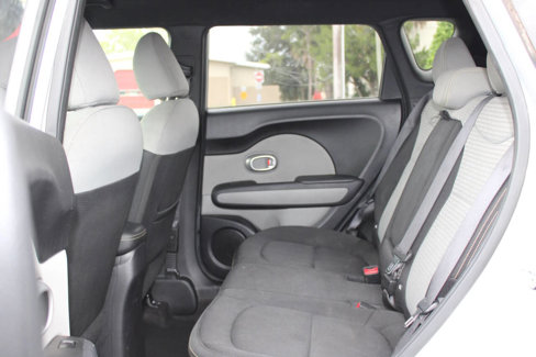 Used 2016 Kia Soul + image 6