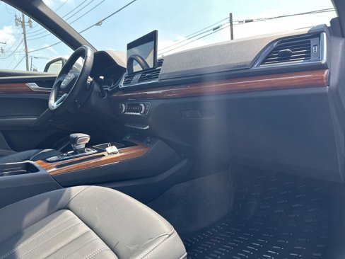 Used 2023 Audi Q5 2.0T Premium w/ Convenience Package image 18