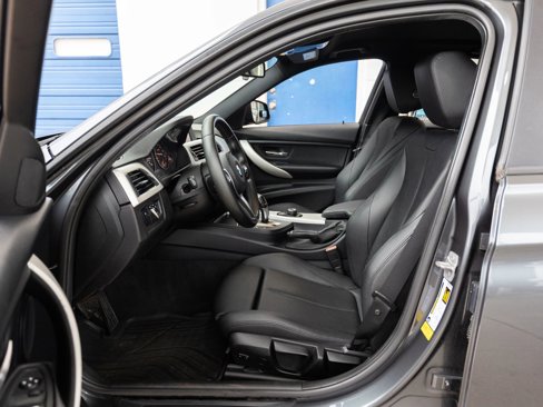 Used 2016 BMW 320i Sedan image 16