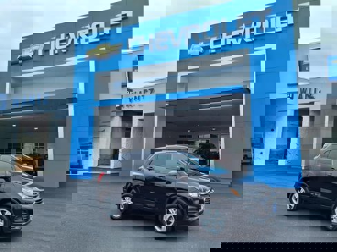 Used 2020 Chevrolet Trax LS w/ Tint and Cruise Package image 1