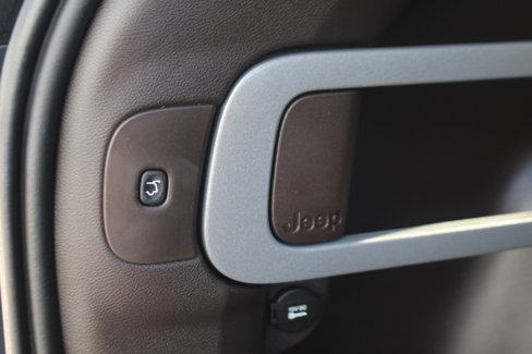 Used 2016 Jeep Cherokee Trailhawk w/ Comfort/Convenience Group image 38
