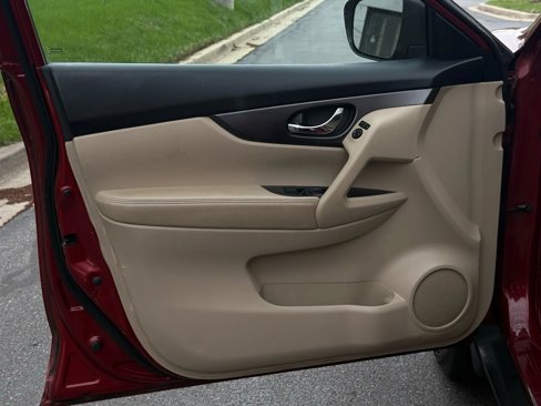 Used 2014 Nissan Rogue SV w/ SV Family Package image 15