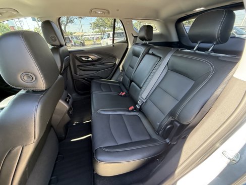 Used 2024 GMC Terrain SLT image 28