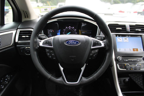 Used 2017 Ford Fusion SE w/ Equipment Group 201A image 34