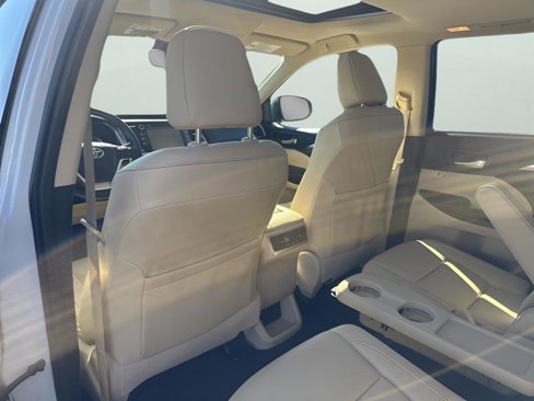 Used 2019 Toyota Highlander XLE image 18