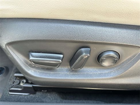 Used 2022 Toyota Camry XLE image 19