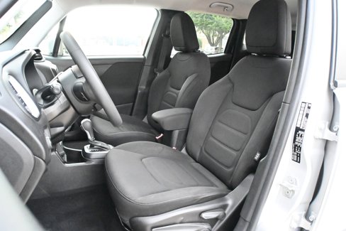 Used 2018 Jeep Renegade Latitude image 16