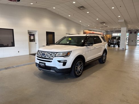 Used 2018 Ford Explorer XLT w/ Equipment Group 202A image 2