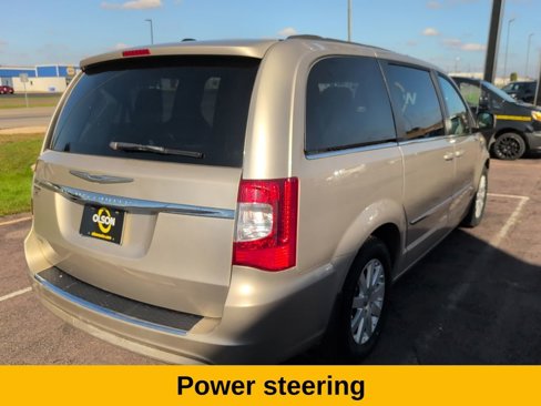 Used 2015 Chrysler Town & Country Touring image 7