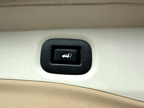 Used 2015 Nissan Rogue SV w/ SV Premium Package image 16