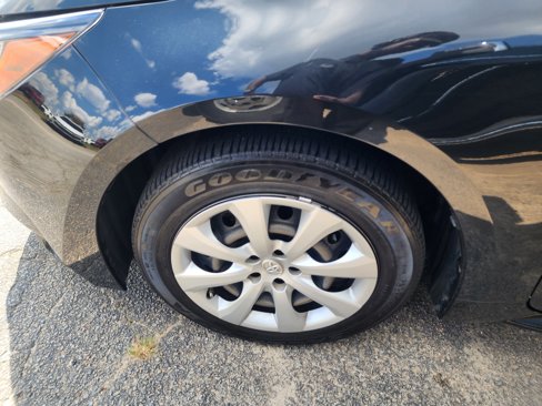 Used 2022 Toyota Corolla LE image 5
