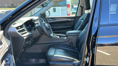 Used 2023 Jeep Grand Cherokee 4WD 4xe image 10