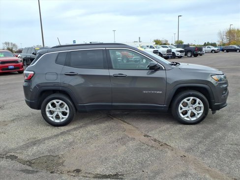 Used 2024 Jeep Compass Latitude image 18