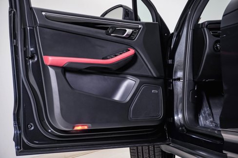 Certified 2024 Porsche Macan image 24