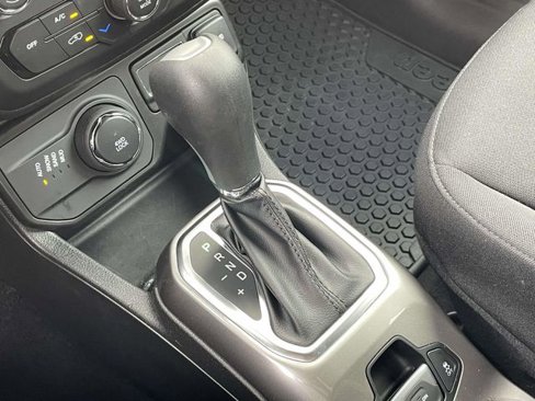 Used 2022 Jeep Renegade Latitude w/ Convenience Group image 23