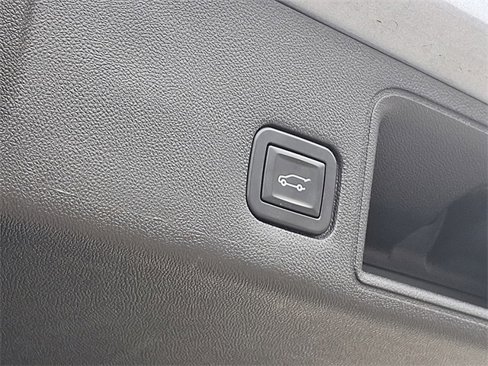 Used 2019 GMC Terrain Denali w/ Advanced Safety Package image 32