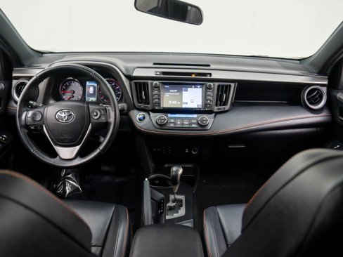 Used 2016 Toyota RAV4 SE image 9