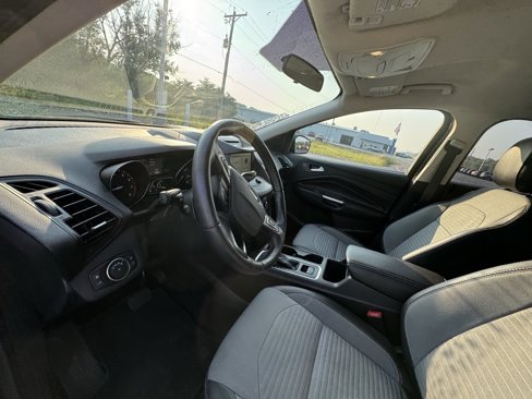 Used 2018 Ford Escape SE w/ SE Sport Appearance Package image 19