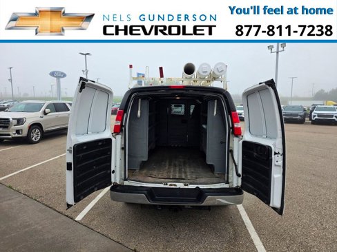 Used 2017 Chevrolet Express 3500 image 11