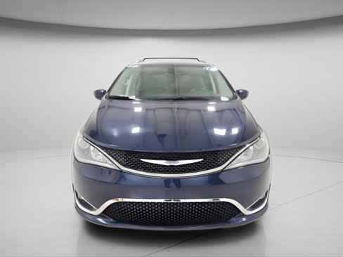 Used 2018 Chrysler Pacifica Touring-L Plus w/ Tire & Wheel Group image 9