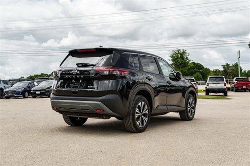 Used 2023 Nissan Rogue SV image 9