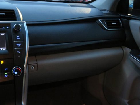 Used 2017 Toyota Camry LE image 29