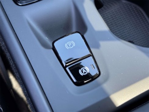 Certified 2025 Volvo XC40 B5 Core w/ Protection Package Premier image 29