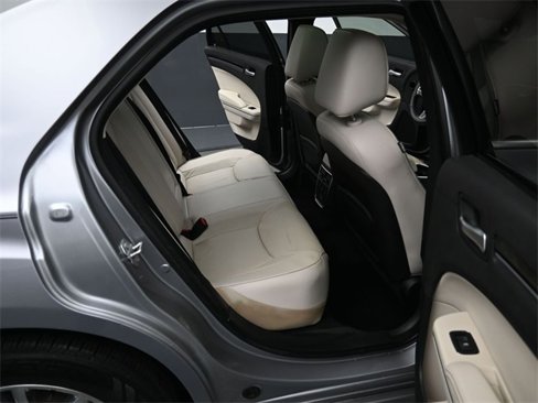 Used 2016 Chrysler 300 C image 30