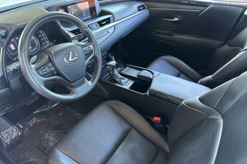 Used 2021 Lexus ES 300h w/ Premium Package image 4