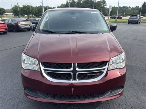 Used 2020 Dodge Grand Caravan SE w/ UConnect Hands-Free Group image 2