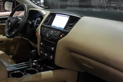 Used 2016 Nissan Pathfinder Platinum w/ Family Entertainment Package image 24
