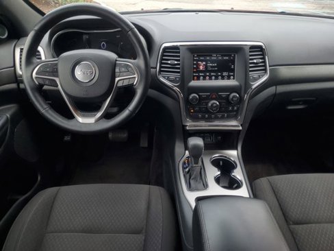 Used 2018 Jeep Grand Cherokee Laredo image 29