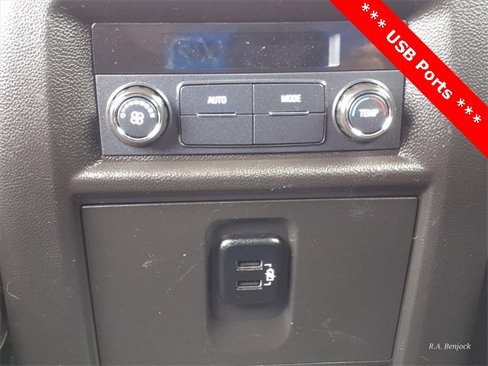 Used 2018 Chevrolet Traverse LT image 23