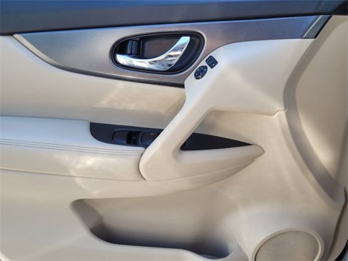 Used 2015 Nissan Rogue SV image 27