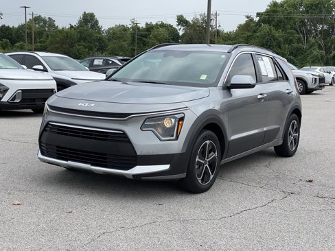 Used 2023 Kia Niro LX image 3