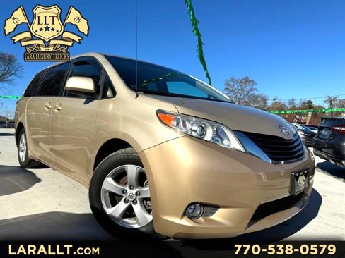 Used 2014 Toyota Sienna LE image 1