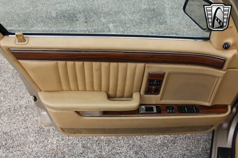 Used 1989 Chrysler New Yorker image 15