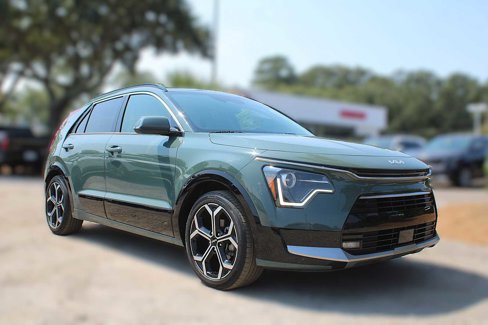 Certified 2023 Kia Niro EX Touring image 3