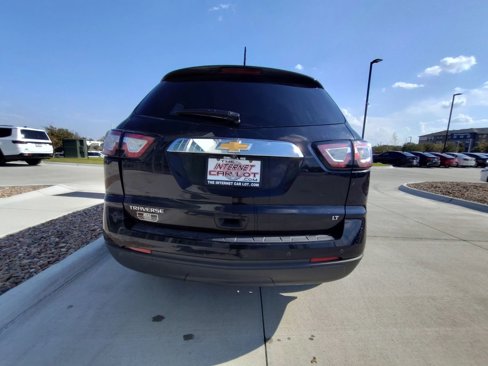Used 2017 Chevrolet Traverse LT w/ Style and Technology Package image 7
