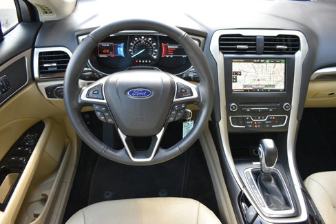 Used 2016 Ford Fusion SE w/ Equipment Group 202A image 14