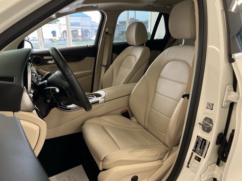 Used 2017 Mercedes-Benz GLC 300 4MATIC w/ Premium 1 Package image 31