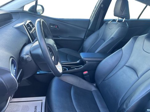 Used 2017 Toyota Prius Four image 9
